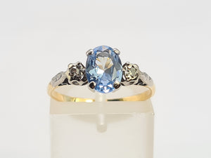 A7716: Vintage; 18ct Gold Platinum Set Blue Aquamarine Twin Diamonds Ring- old and beautiful