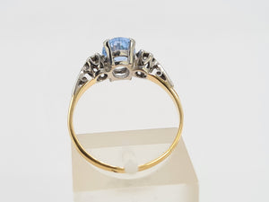 A7716: Vintage; 18ct Gold Platinum Set Blue Aquamarine Twin Diamonds Ring- old and beautiful