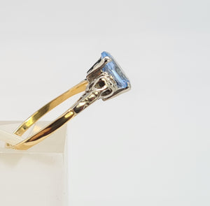 A7716: Vintage; 18ct Gold Platinum Set Blue Aquamarine Twin Diamonds Ring- old and beautiful