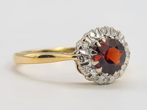 A8015: Vintage (1962) 18ct Gold Almandine Garnet 12 Round Cut Diamonds Daisy Ring- 62 years old and looking great