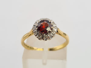 A8015: Vintage (1962) 18ct Gold Almandine Garnet 12 Round Cut Diamonds Daisy Ring- 62 years old and looking great