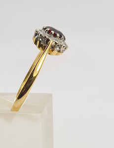 A8015: Vintage (1962) 18ct Gold Almandine Garnet 12 Round Cut Diamonds Daisy Ring- 62 years old and looking great