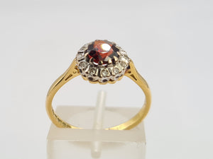 A8015: Vintage (1962) 18ct Gold Almandine Garnet 12 Round Cut Diamonds Daisy Ring- 62 years old and looking great