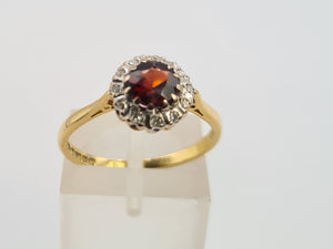 A8015: Vintage (1962) 18ct Gold Almandine Garnet 12 Round Cut Diamonds Daisy Ring- 62 years old and looking great