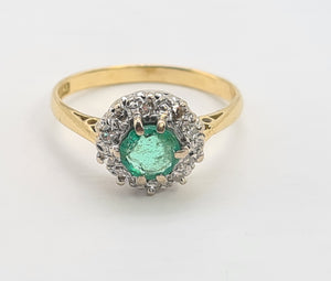 A8018: Vintage; 18ct Gold Round Cut Emerald 10 Diamonds Daisy Ring- petite, refined, sophisticated