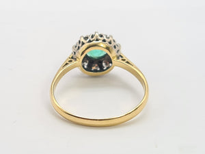 A8018: Vintage; 18ct Gold Round Cut Emerald 10 Diamonds Daisy Ring- petite, refined, sophisticated