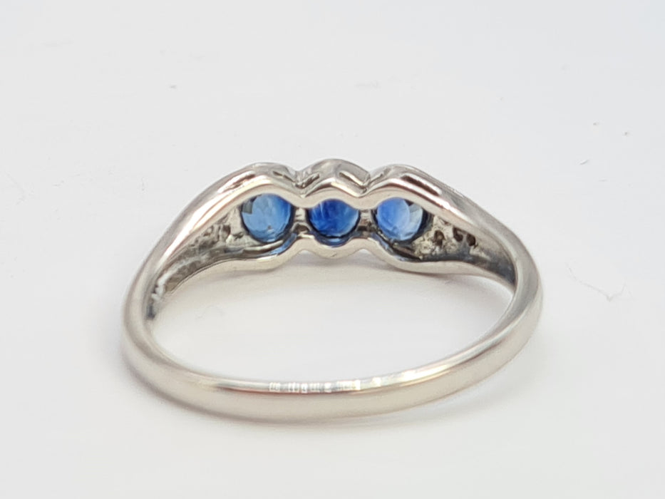 6123: Vintage 18ct White Gold French Bue Sapphires Diamonds Stacker/Dress Ring