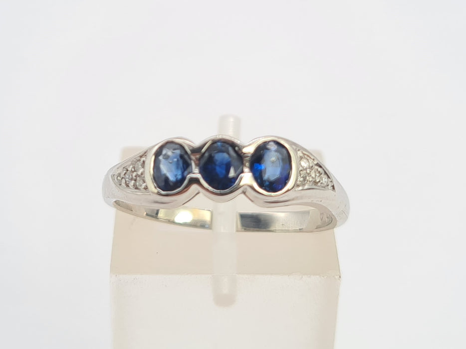 6123: Vintage 18ct White Gold French Bue Sapphires Diamonds Stacker/Dress Ring