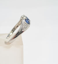 Load image into Gallery viewer, A7746: Vintage: 18ct White Gold Cornflower Blues Sapphires Diamonds Dress Ring- crisp, clean, sparkling
