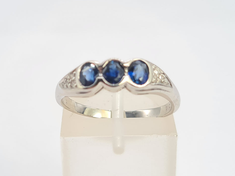 6123: Vintage 18ct White Gold French Bue Sapphires Diamonds Stacker/Dress Ring