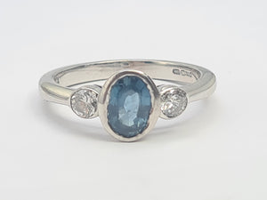 A8003- Vintage: 18ct White Gold Ceylon Blue Sapphire Diamonds Ring- "three stone straight" classic design, gorgeous stones