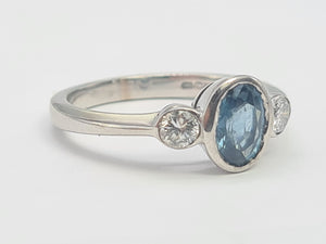 A8003- Vintage: 18ct White Gold Ceylon Blue Sapphire Diamonds Ring- "three stone straight" classic design, gorgeous stones