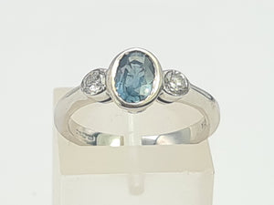 A8003- Vintage: 18ct White Gold Ceylon Blue Sapphire Diamonds Ring- "three stone straight" classic design, gorgeous stones