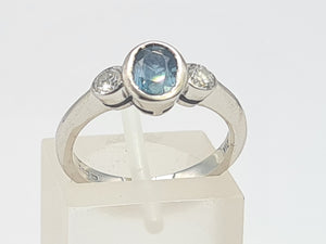 A8003- Vintage: 18ct White Gold Ceylon Blue Sapphire Diamonds Ring- "three stone straight" classic design, gorgeous stones