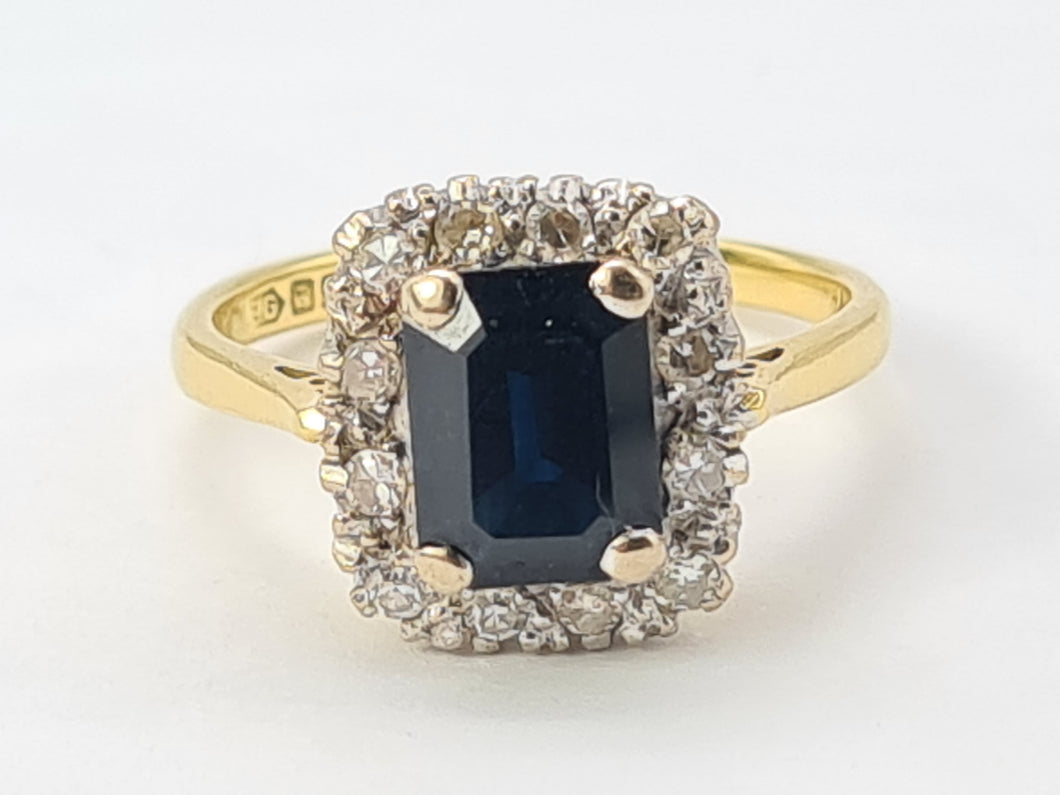 9065: Vintage: 18ct Gold Blue Sapphire (2ct) Diamonds Art Deco Style Ring-