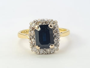 9065: Vintage: 18ct Gold Blue Sapphire (2ct) Diamonds Art Deco Style Ring-