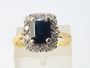 9065: Vintage: 18ct Gold Blue Sapphire (2ct) Diamonds Art Deco Style Ring-