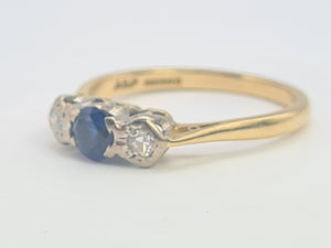 A9092: Vintage: 18ct Gold Cornflower Blue Sapphire Diamonds Ring- "3 stone straight"- lovely quality-