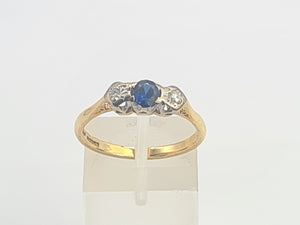 A9092: Vintage: 18ct Gold Cornflower Blue Sapphire Diamonds Ring- "3 stone straight"- lovely quality-