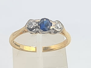 A9092: Vintage: 18ct Gold Cornflower Blue Sapphire Diamonds Ring- "3 stone straight"- lovely quality-