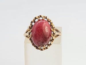 A8046: Vintage: (1970) Rare 9ct Gold cabochon Cut "Carbuncle" Red Agate Ring- FAB at 54!-