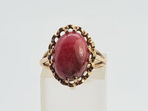 A8046: Vintage: (1970) Rare 9ct Gold cabochon Cut "Carbuncle" Red Agate Ring- FAB at 54!-