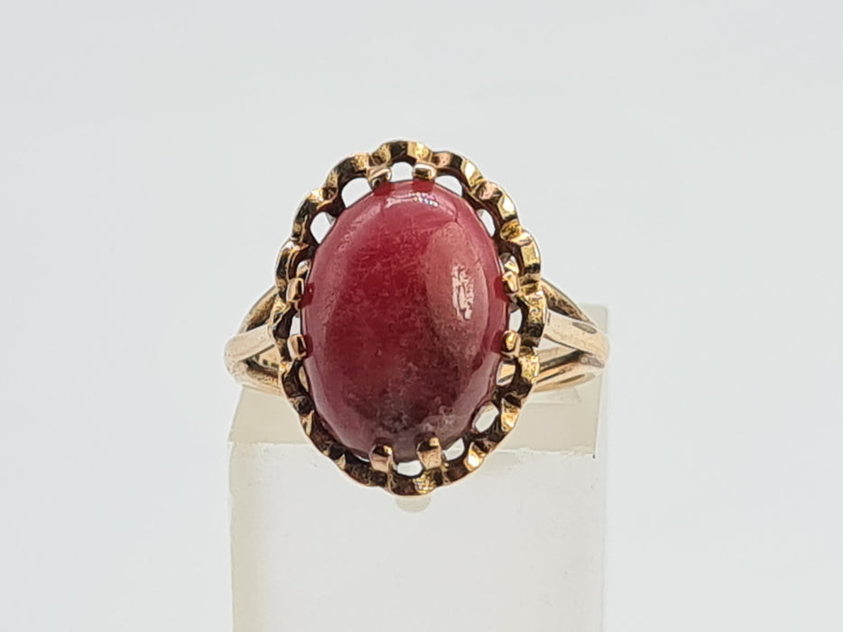 6120: Vintage: (1970) Rare 9ct Gold  "Carbuncle" Red Agate Ring- FAB at 55!
