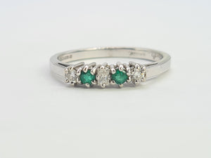 A8033: Vintage: (1982) 18ct White Gold Emeralds Diamonds Stacker/Dress Ring-crisp, clean, eye candy