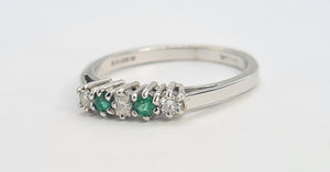 A8033: Vintage: (1982) 18ct White Gold Emeralds Diamonds Stacker/Dress Ring-crisp, clean, eye candy