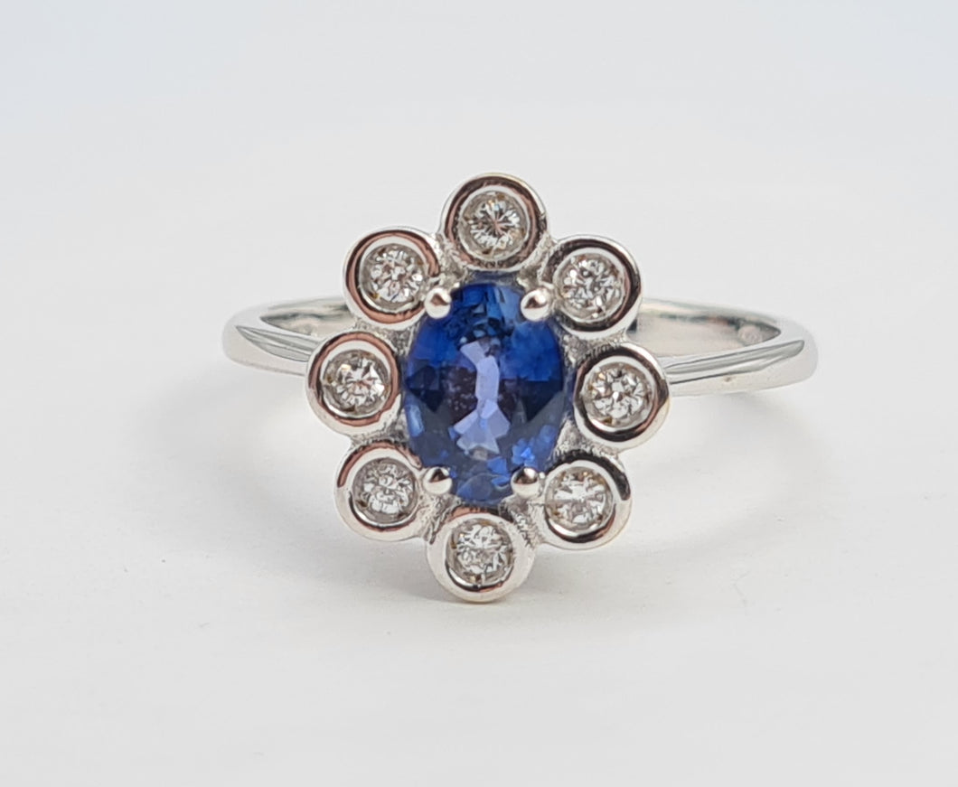 8096: Vintage Exceptional: 18ct White Gold Ceylon Blue Sapphire Diamonds Cocktail Ring- the presence of beauty