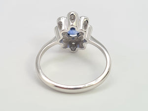 8096: Vintage Exceptional: 18ct White Gold Ceylon Blue Sapphire Diamonds Cocktail Ring- the presence of beauty