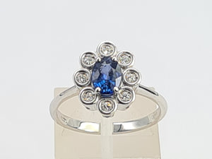 8096: Vintage Exceptional: 18ct White Gold Ceylon Blue Sapphire Diamonds Cocktail Ring- the presence of beauty