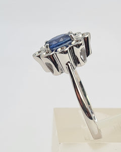 8096: Vintage Exceptional: 18ct White Gold Ceylon Blue Sapphire Diamonds Cocktail Ring- the presence of beauty