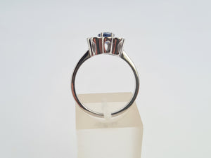 8096: Vintage Exceptional: 18ct White Gold Ceylon Blue Sapphire Diamonds Cocktail Ring- the presence of beauty