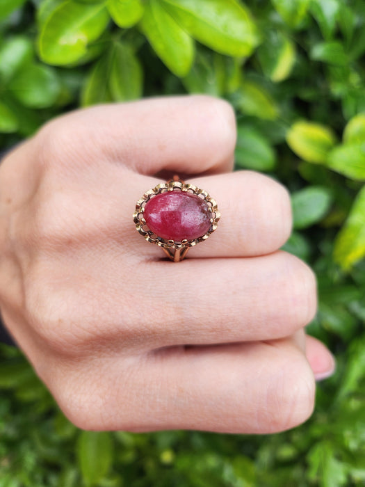 6120: Vintage: (1970) Rare 9ct Gold  "Carbuncle" Red Agate Ring- FAB at 55!