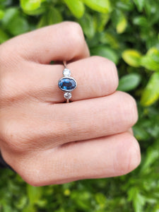 A8003- Vintage: 18ct White Gold Ceylon Blue Sapphire Diamonds Ring- "three stone straight" classic design, gorgeous stones