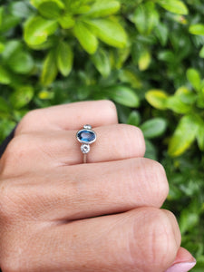 A8003- Vintage: 18ct White Gold Ceylon Blue Sapphire Diamonds Ring- "three stone straight" classic design, gorgeous stones