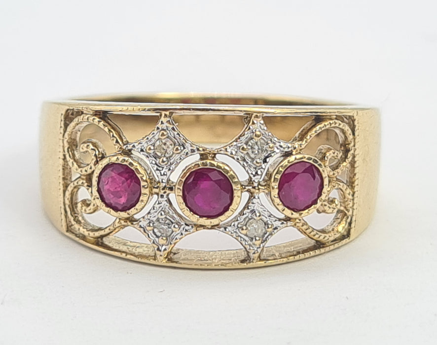2920 Vintage: 9ct Yellow Gold Ruby & Diamond Openwork Ring
