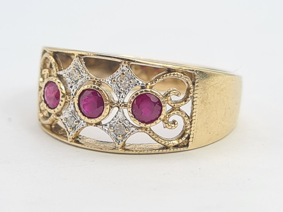 2920 Vintage: 9ct Yellow Gold Ruby & Diamond Openwork Ring