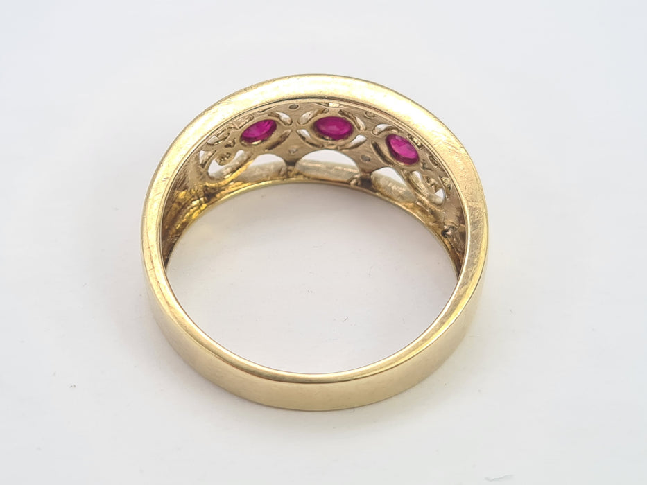 2920 Vintage: 9ct Yellow Gold Ruby & Diamond Openwork Ring
