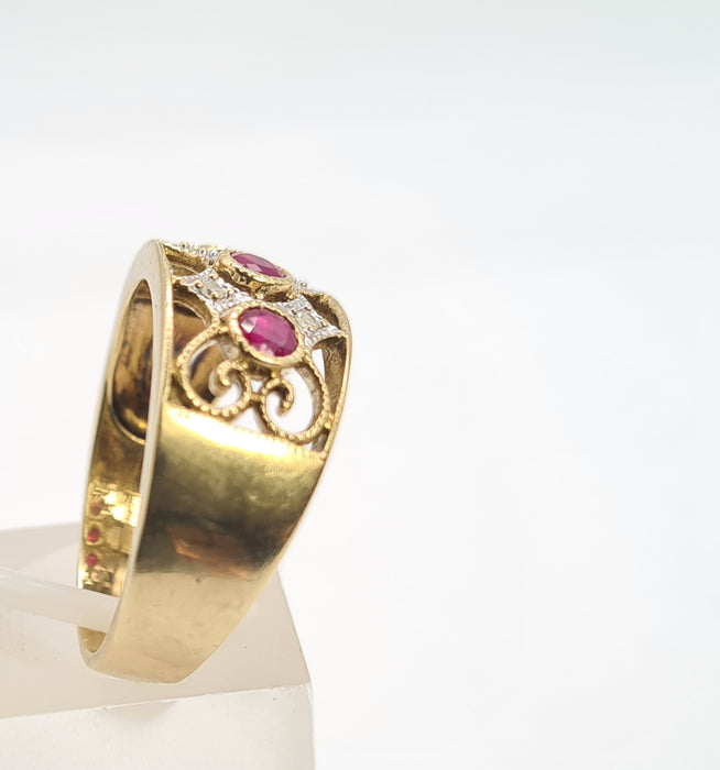 2920 Vintage: 9ct Yellow Gold Ruby & Diamond Openwork Ring
