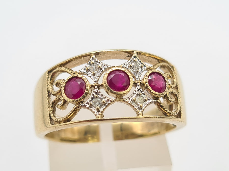 2920 Vintage: 9ct Yellow Gold Ruby & Diamond Openwork Ring
