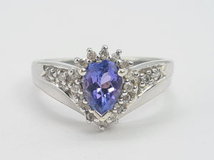 8133: Vintage: 9crt White Gold Vibrant Blue Tanzanite 20 Diamonds Dress Ring- lovely combination