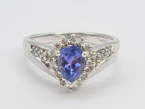 8133: Vintage: 9crt White Gold Vibrant Blue Tanzanite 20 Diamonds Dress Ring- lovely combination