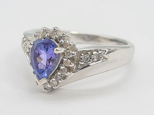 8133: Vintage: 9crt White Gold Vibrant Blue Tanzanite 20 Diamonds Dress Ring- lovely combination