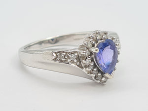 8133: Vintage: 9crt White Gold Vibrant Blue Tanzanite 20 Diamonds Dress Ring- lovely combination