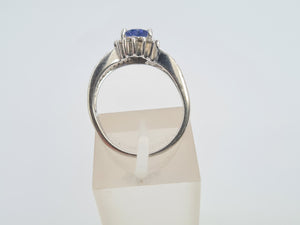 8133: Vintage: 9crt White Gold Vibrant Blue Tanzanite 20 Diamonds Dress Ring- lovely combination