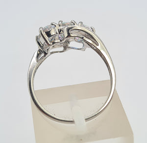 8138: Vintage: 9ct White Gold Mercury Topaz Trilogy Diamonds Ring- wonderful colours