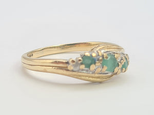 A8160: Vintage: 9ct Gold Emeralds Trilogy Diamonds Dress Ring- seductive&nbsp;