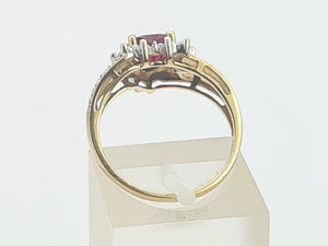 A8161: Vintage: 9ct Gold Heart Cut Ruby Diamonds Dress Ring- cute, sparkly, lovely combination